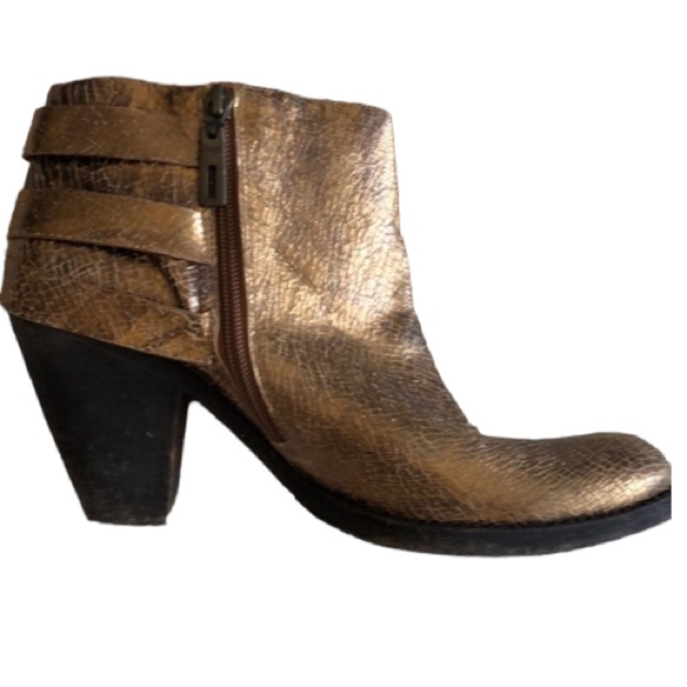 Schultz size 10 Gold Metallic heeled bootie loved,lots of life left